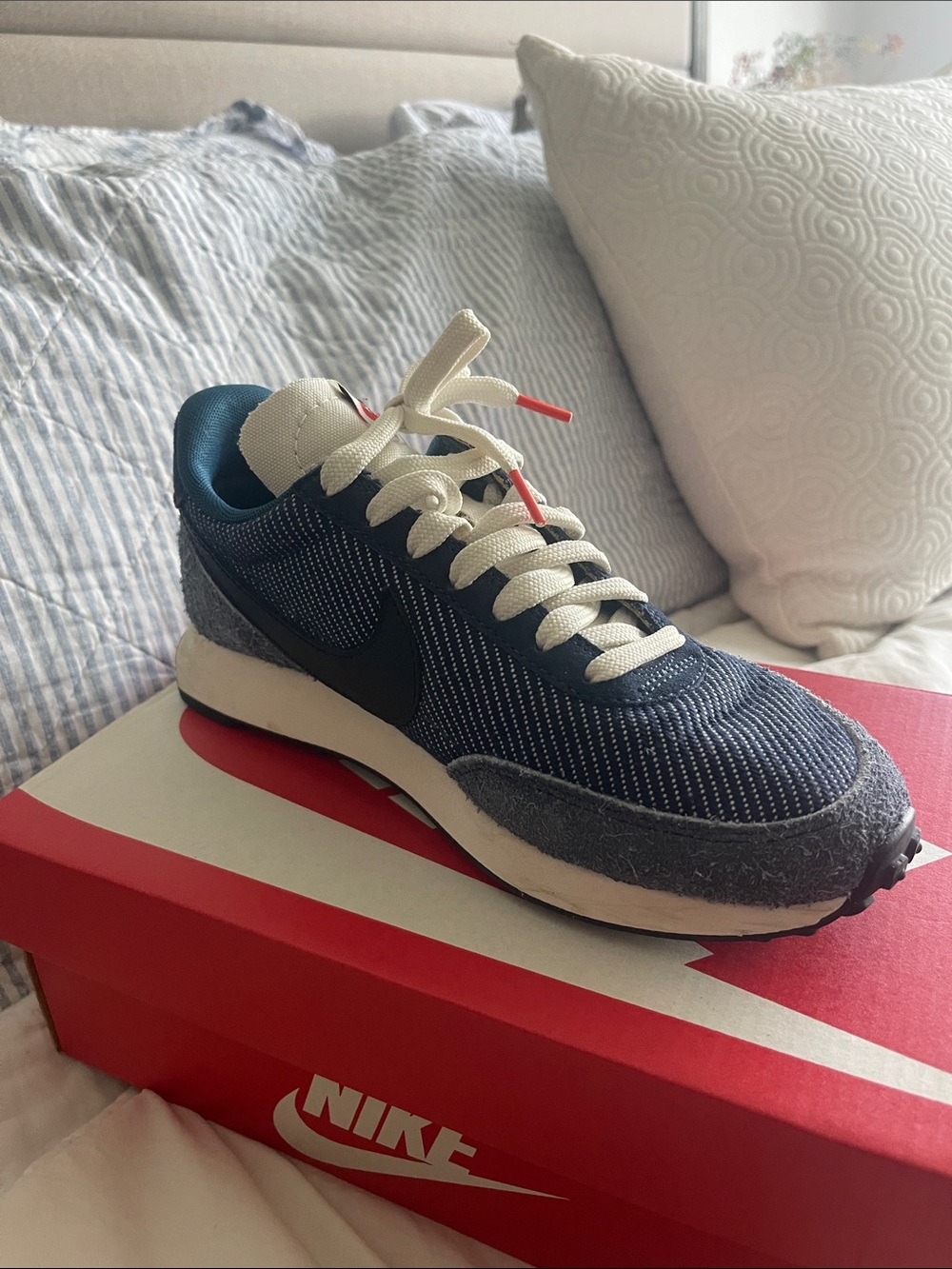 Nike Navy, Black & Cream Retro Runner